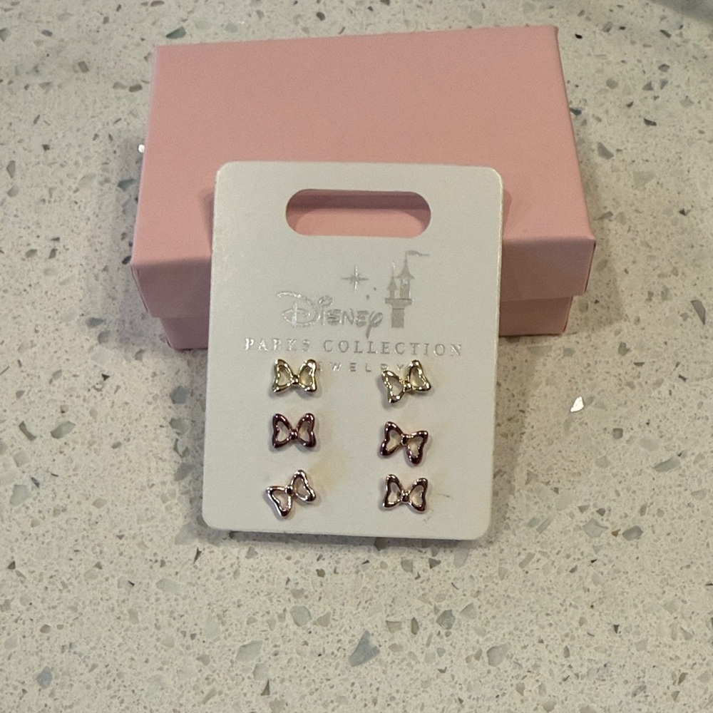 Disney Minney Mouse Bow Earrings